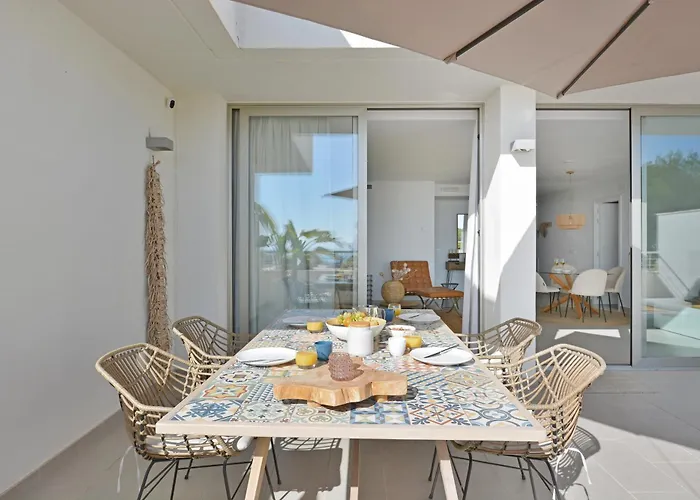Altea Bayview Apartment By Nras